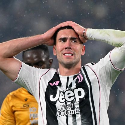 هل يتوقف برشلونة عن متابعة مهاجم يوفنتوس بعد إصابته الخطيرة؟