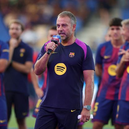 إصابة هانزي فليك في يده اليمنى بعد سقوطه خلال تدريب لبرشلونة