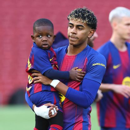 شاهد.. لامين يامال يعلّم شقيقه احتفال كريستيانو رونالدو