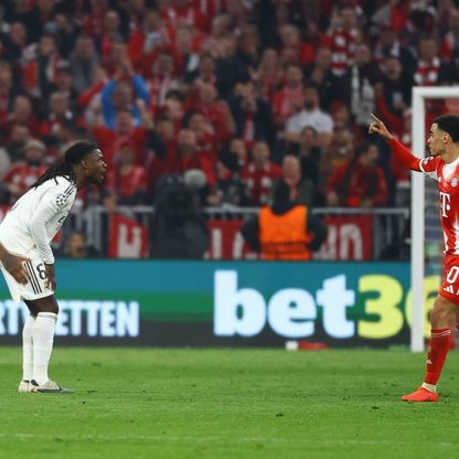 انهيار ودموع لا تتوقف.. كامافينغا عاش كابوساً بعد "ضربة قاضية"