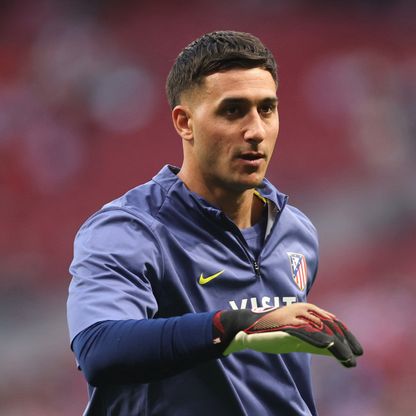 حارس أتلتيكو مدريد يسخر من مطالبة برشلونة بركلة جزاء وطرد مارك بوبيل