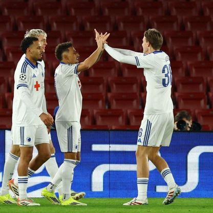 لاعبو برشلونة يردون على صيحات استهجان جمهور كامب نو