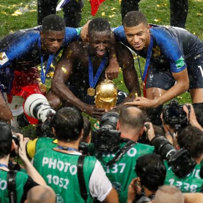 نجم فرنسا يبيع "كأس العالم" مقابل 54 ألف دولار