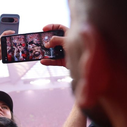 "سيلفي محمد صلاح" يخطف الأضواء في ليفربول.. ما تفاصيل القصة؟