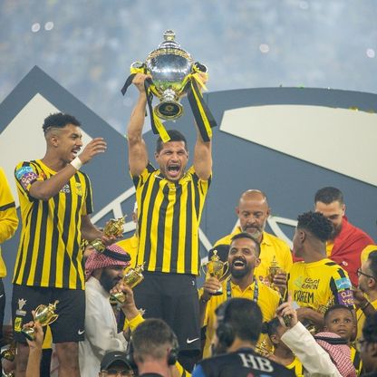 طارق حامد.. من بطل إلى شاهد على تتويج الاتحاد بدوري روشن