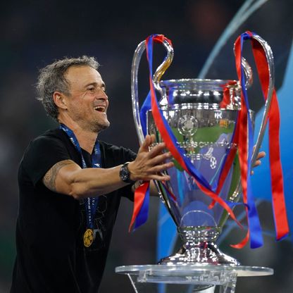 باريس سان جيرمان يعرض على لويس إنريكي لقب "أغلى مدرب بالعالم"