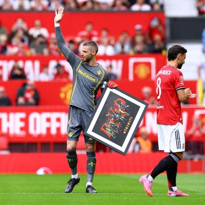 دي خيا يتلقى تحية الجماهير "النادمة".. ويونايتد يحسم لقب الكأس