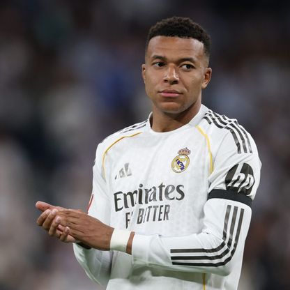 غرفة ملابس ريال مدريد "تنقلب" ضد مبابي بعد "صورة الكلاسيكو"