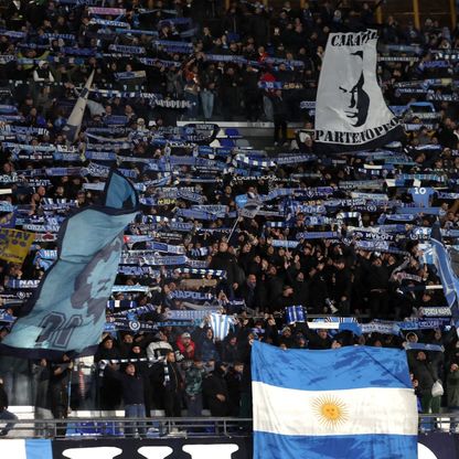 جماهير نابولي تحيي الذكرى الخامسة للراحل دييغو مارادونا