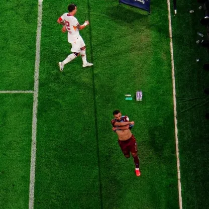 محمد صلاح يخلع قميصه احتفالاً بهدفه الثالث خلال مباراة طرابزون سبور وغلطة سراي في الدوري التركي - 19 سبتمبر 2026