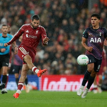 ليفربول يتجاوز توتنهام في الكأس وقنبلة سوبوسلاي تخطف الأضواء