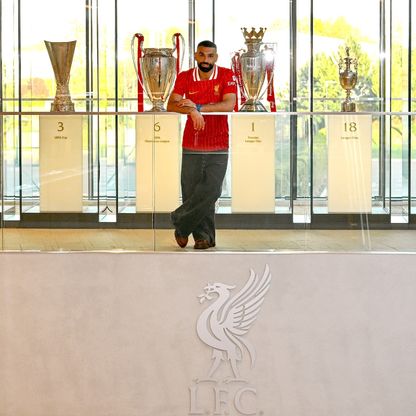 ليفربول يستحضر أم كلثوم يوم تجديد عقد محمد صلاح