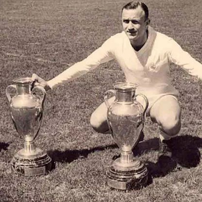 ريال مدريد يعلن وفاة مدافعه التاريخي خوسيه سانتاماريا