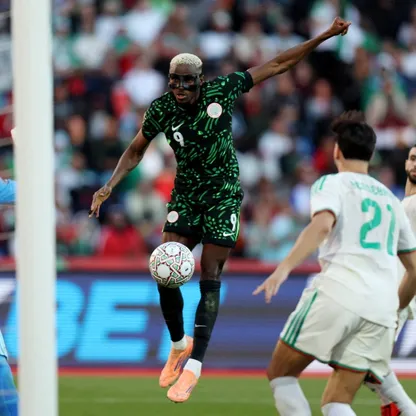 فيكتور أوسيمين في مواجهة لوكا زيدان بمباراة الجزائر ونيجيريا بربع نهائي كأس إفريقيا - 10 يناير 2026