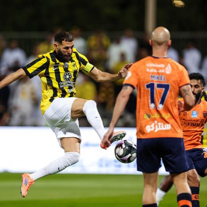 كريم بنزيما يهدر ركلة جزاء في بداية متعثرة للمدرب كونسيساو مع الاتحاد