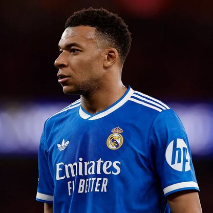 كيليان مبابي ينال 4 ملايين يورو من باريس سان جيرمان.. ونزاعهما مستمرّ