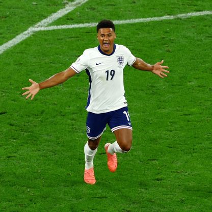 أستون فيلا يترقب عرضاً رابعاً من الهلال لضم مهاجمه