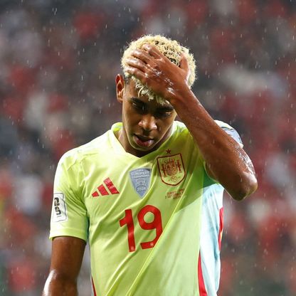 لامين يامال أبلغ برشلونة برغبته في حل الأزمة واللعب ضد ميسي