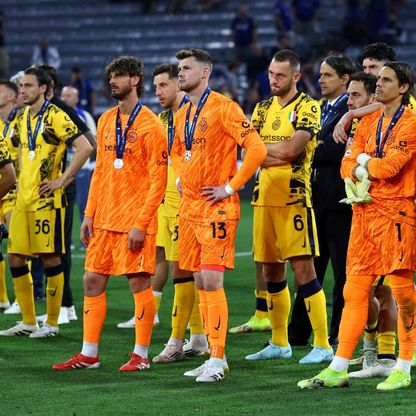 مشجع وحيد يستقبل إنتر بعد سقوطه في نهائي دوري أبطال أوروبا