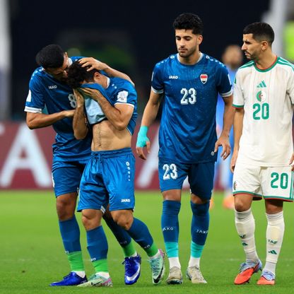 طردٌ مبكر ودموع وإلغاء ركلة جزاء.. بداية كارثية للعراق أمام الجزائر بكأس العرب