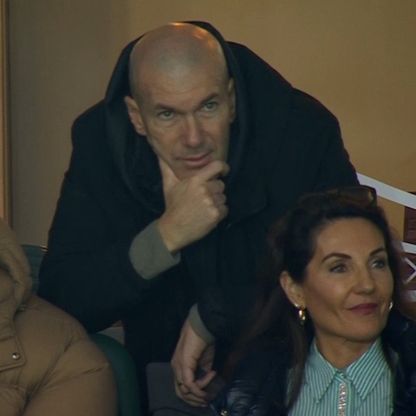 زين الدين زيدان يواصل دعم نجله من المدرجات بلقاء الجزائر وبوركينا فاسو