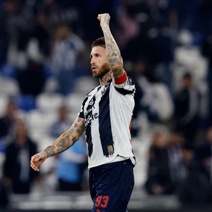 سيرخيو راموس يحاول إنقاذ إشبيلية من أرض الملعب