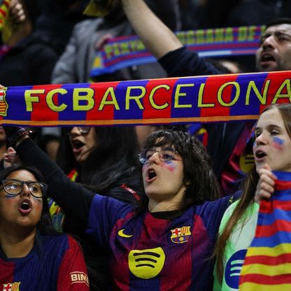 مشجع لبرشلونة يخطئ ملعب نيوكاسل ويحضر مباراة بالدرجة الثانية