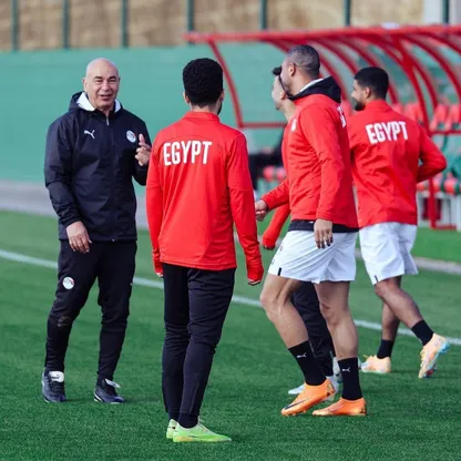 حسام حسن مدرب مصر خلال التدريبات قبل مواجهة أنغولا بكأس أمم إفريقيا - 28 ديسمبر 2025