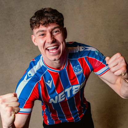 المهاجم النرويجي لارسن ينتقل إلى كريستال بالاس في صفقة قياسية