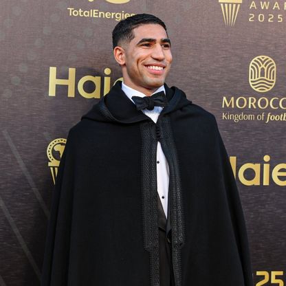 المغربي أشرف حكيمي يتوج بجائزة أفضل لاعب إفريقي للمرة الأولى