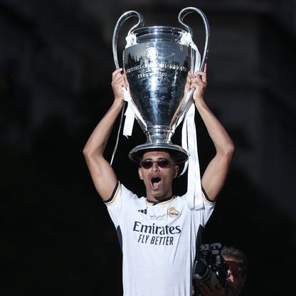 أرنولد يجاور بيلينغهام ويصبح ثامن إنجليزي في ريال مدريد