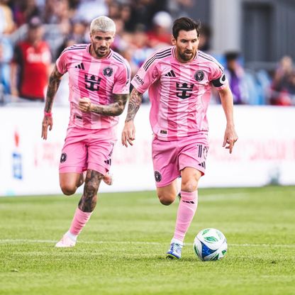 ميسي مهدد بخسارة لقب "درع المشعجين" بعد التعادل مع تورنتو