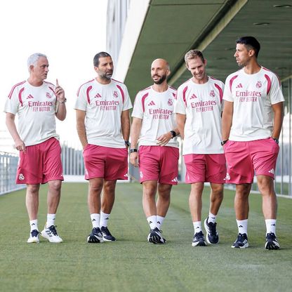 المدرب جوزيه مورينيو يبدأ مشواره مع ريال مدريد من برشلونة