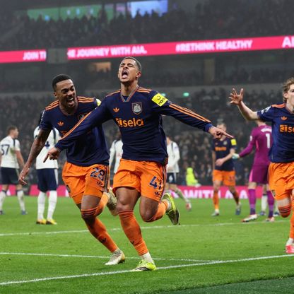 نيوكاسل يخرج من أزمته ويزيد من متاعب توتنهام