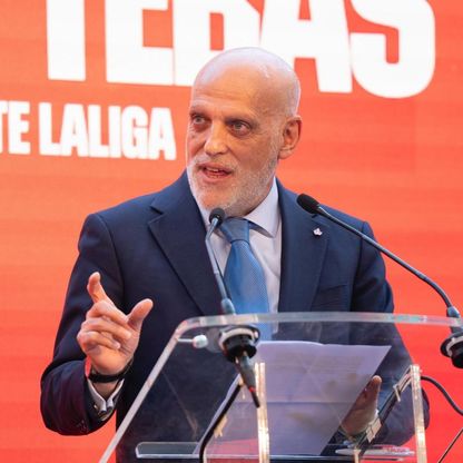 تيباس يحتفي بالمستثمرين الجدد في فالنسيا.. و"جاذبية" الليغا