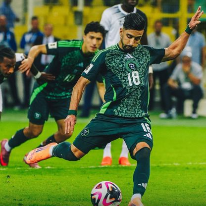 الجزائري عمورة يزيح محمد صلاح ويتوج هداف التصفيات الإفريقية