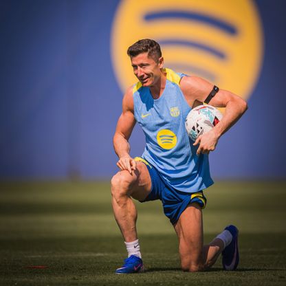 غضب بولندي بشأن روبرت ليفاندوفسكي: كيف تسمح لبرشلونة بمعاملتك بهذه الطريقة؟