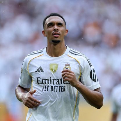 صدمة.. أرنولد مهدد بالغياب عن قمة ريال مدريد وسان جيرمان