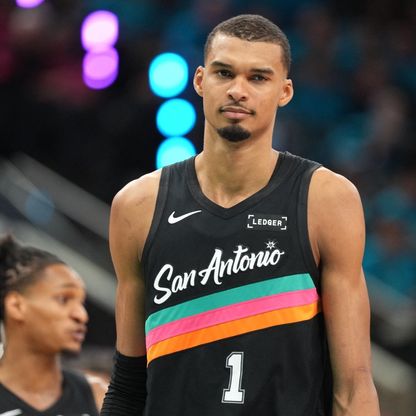 ويمبانياما يدخل تاريخ دوري السلة الأميركي بجائزة أفضل مدافع