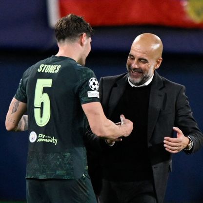 غوارديولا يشيد بثنائي مانشستر سيتي بعد الفوز على فياريال