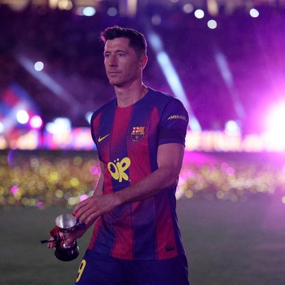 ليفاندوفسكي يفتح باب الرحيل عن برشلونة وسط تحركات لتجديد عقده