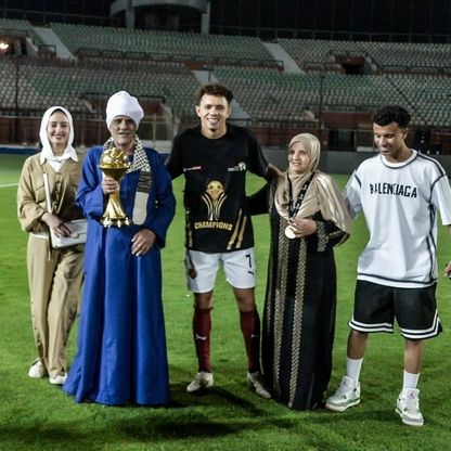 مدرب منتخب مصر السابق يهاجم الأندية بسبب "منع الجلابية"