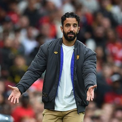 أموريم يمزح بشأن مستقبله ويتعرض لسخرية من "حافلة مانشستر"