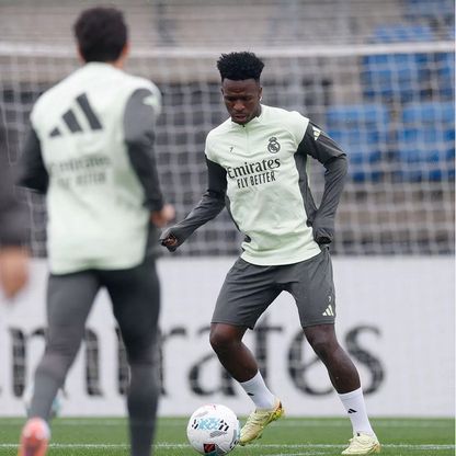 رغم اعتذاره.. هل "يهجر" فينيسيوس تشابي ألونسو إلى لويس إنريكي؟