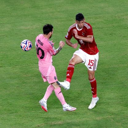 هل يضغط وليد الركراكي على أشرف داري للبقاء في الأهلي؟