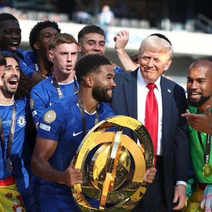 ترمب احتفل مع لاعبي تشيلسي ونال نسخة من كأس العالم للأندية