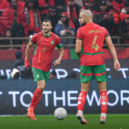 هل يشارك رومان سايس قائد المغرب أمام زامبيا رغم الإصابة؟