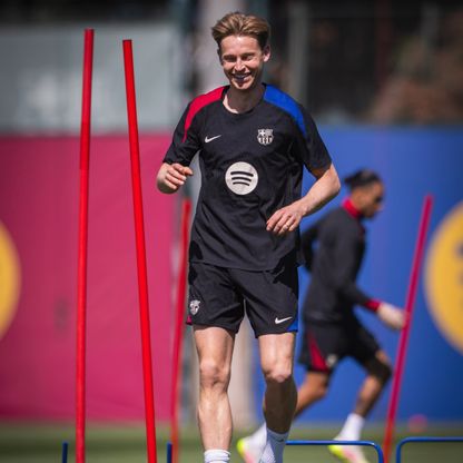 برشلونة يرفض انتظار حل "أزمة الوكيل".. ويتفاوض مباشرة مع دي يونغ