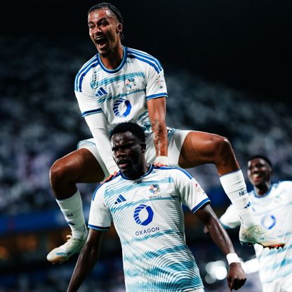 شاهد.. نيوم يلحق الهزيمة الأولى بالهلال في أكبر مفاجأة بالدوري السعودي
