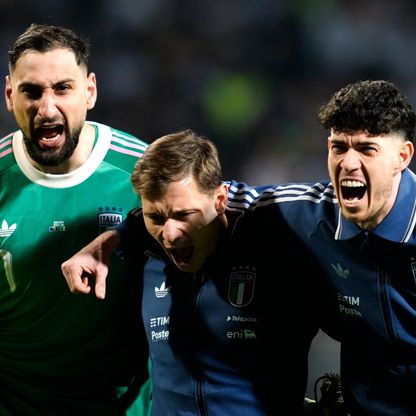 باستوني تحت مقصلة الإهانات وجمهور برشلونة يستغل الموقف